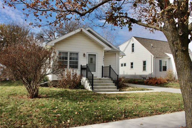 1221 Curtiss Avenue, Ames, IA 50010