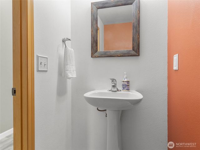 1331 Rowan Ct, Dupont, WA 98327