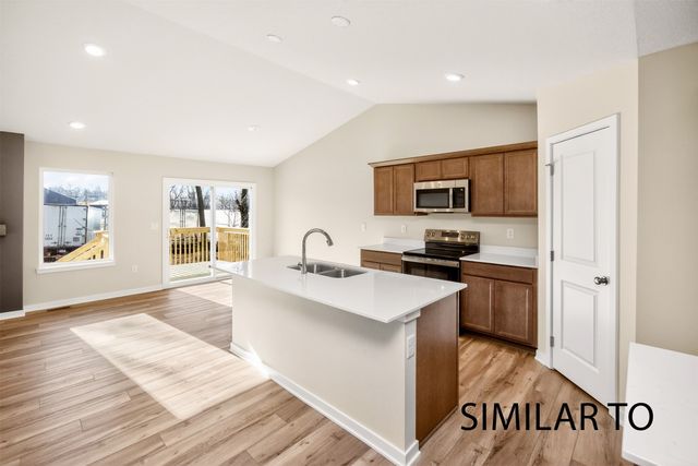 4283 Grover Woods Lane, Des Moines, IA 50317