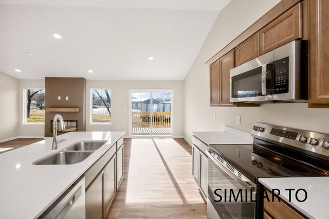 4283 Grover Woods Lane, Des Moines, IA 50317