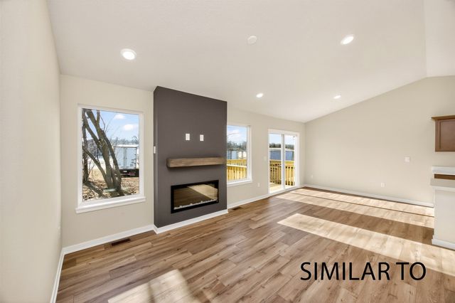 4283 Grover Woods Lane, Des Moines, IA 50317