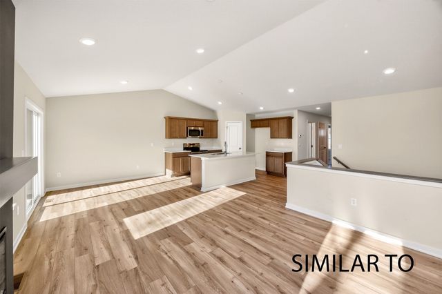 4283 Grover Woods Lane, Des Moines, IA 50317