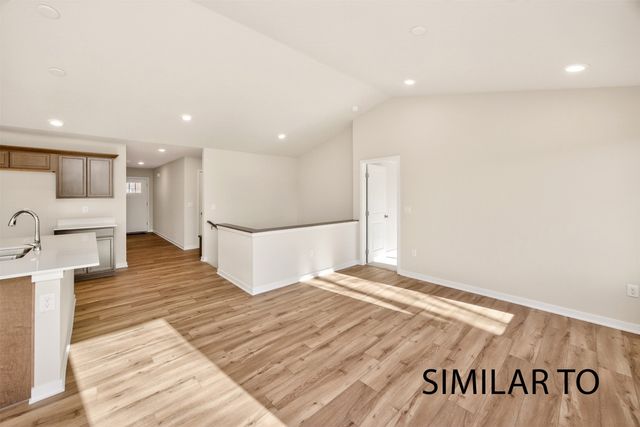 4283 Grover Woods Lane, Des Moines, IA 50317