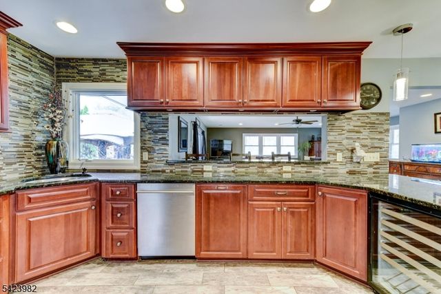 1 DEMOTT DR, Readington Twp., NJ 08889