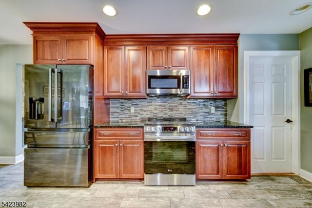 1 DEMOTT DR, Readington Twp., NJ 08889