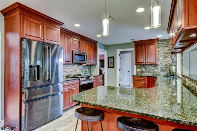 1 DEMOTT DR, Readington Twp., NJ 08889
