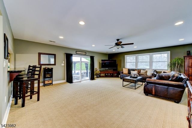 1 DEMOTT DR, Readington Twp., NJ 08889