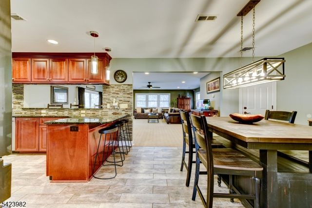 1 DEMOTT DR, Readington Twp., NJ 08889