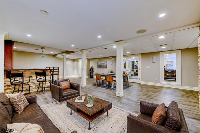 1 DEMOTT DR, Readington Twp., NJ 08889