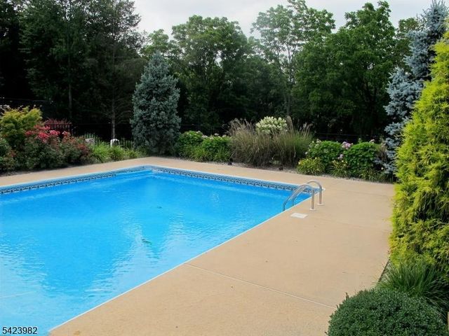 1 DEMOTT DR, Readington Twp., NJ 08889
