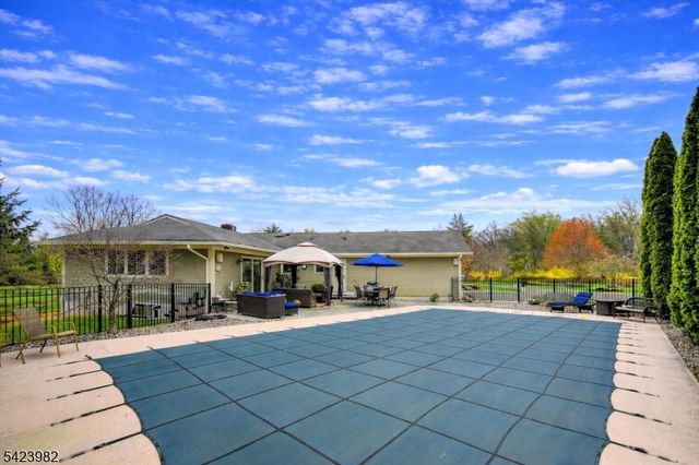 1 DEMOTT DR, Readington Twp., NJ 08889
