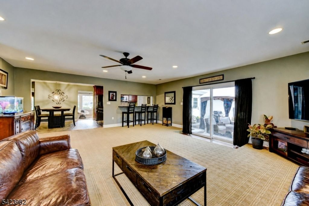 1 DEMOTT DR, Readington Twp., NJ 08889