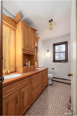 71 Renshaw Road, Hamden, CT 06518