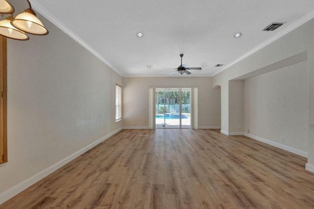 5302 Victoria Circle, West Palm Beach, FL 33409