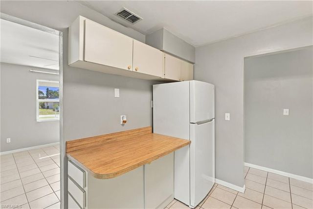 7 Dutch Iris LN, Lehigh Acres, FL 33936