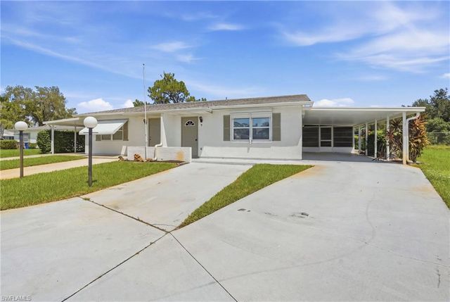 7 Dutch Iris LN, Lehigh Acres, FL 33936