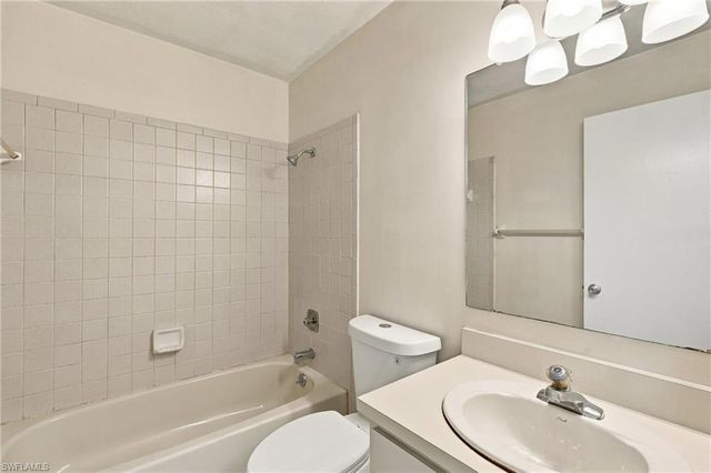 7 Dutch Iris LN, Lehigh Acres, FL 33936