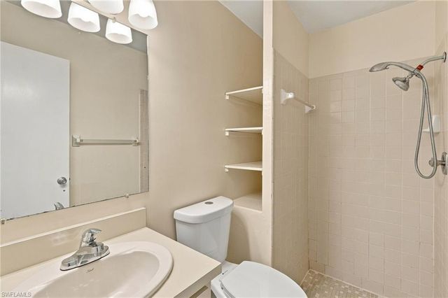 7 Dutch Iris LN, Lehigh Acres, FL 33936