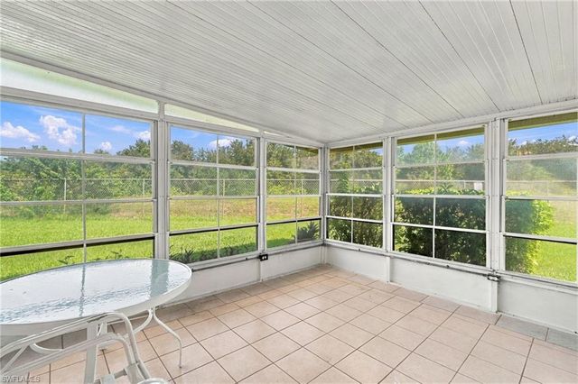 7 Dutch Iris LN, Lehigh Acres, FL 33936