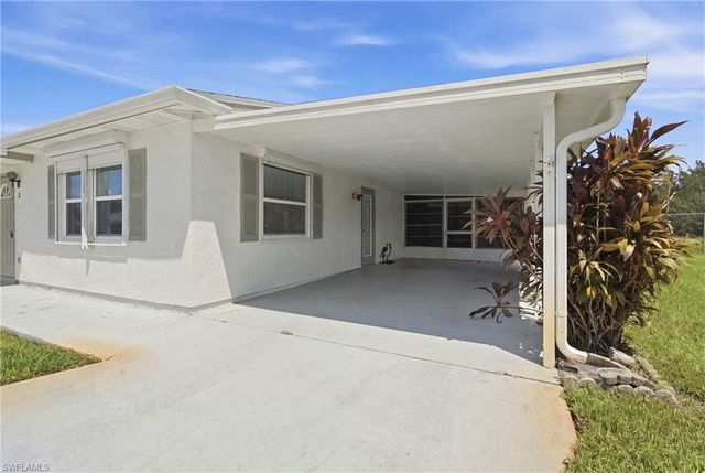 7 Dutch Iris LN, Lehigh Acres, FL 33936