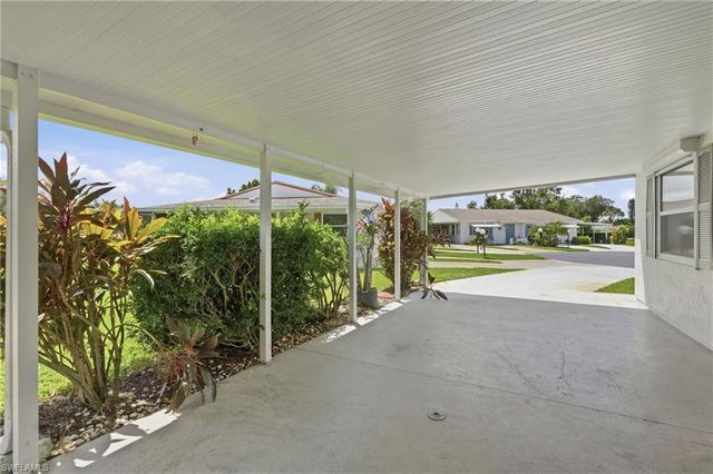 7 Dutch Iris LN, Lehigh Acres, FL 33936