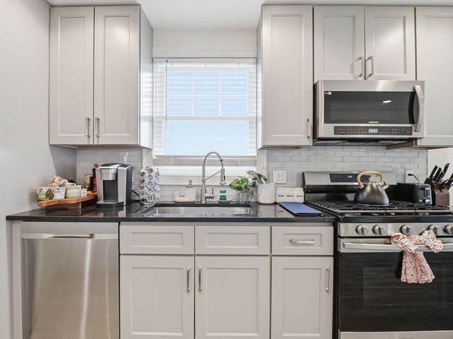 149 Pleasant St 2, Marblehead, MA 01945