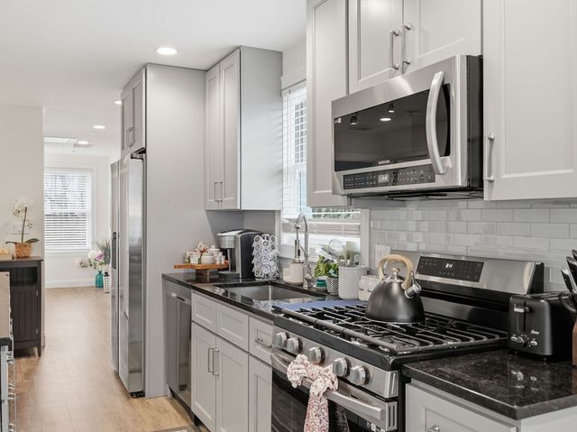 149 Pleasant St 2, Marblehead, MA 01945