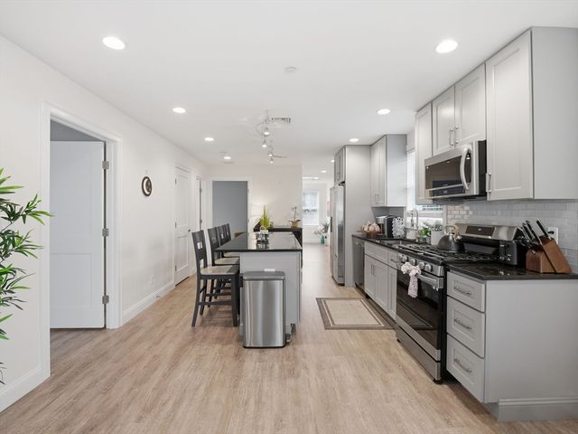 149 Pleasant St 2, Marblehead, MA 01945