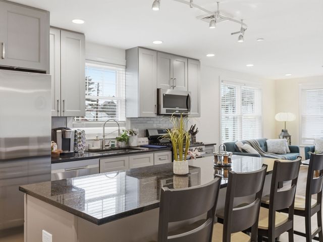 149 Pleasant St 2, Marblehead, MA 01945