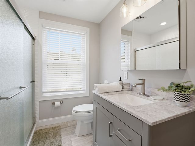 149 Pleasant St 2, Marblehead, MA 01945