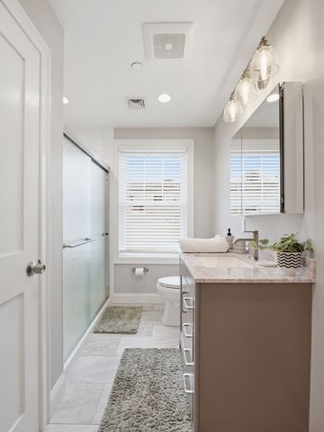 149 Pleasant St 2, Marblehead, MA 01945