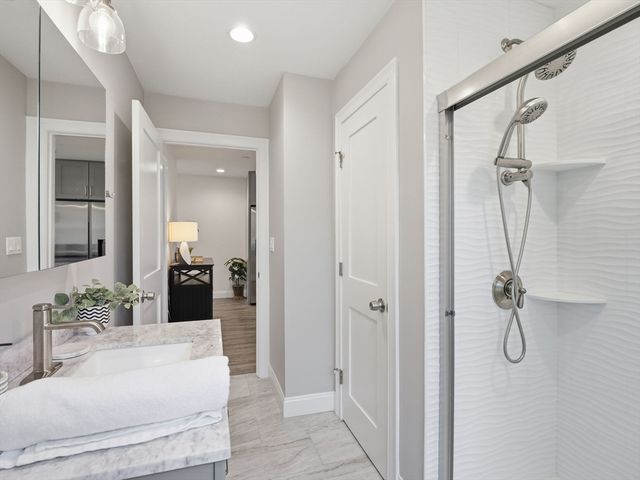 149 Pleasant St 2, Marblehead, MA 01945