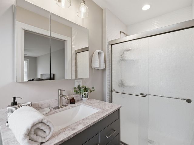 149 Pleasant St 2, Marblehead, MA 01945