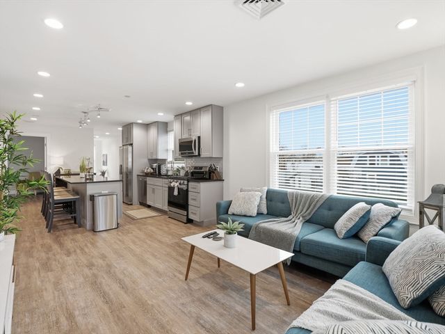 149 Pleasant St 2, Marblehead, MA 01945