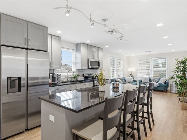 149 Pleasant St 2, Marblehead, MA 01945