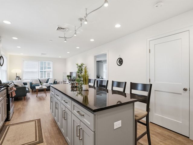 149 Pleasant St 2, Marblehead, MA 01945