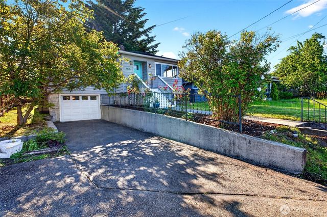 6831 S Yakima Avenue, Tacoma, WA 98408