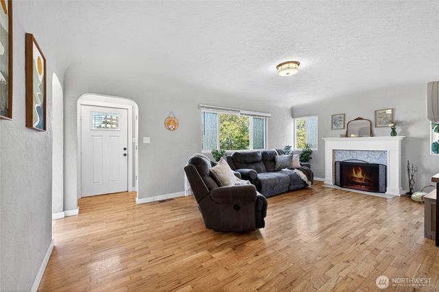 6831 S Yakima Avenue, Tacoma, WA 98408