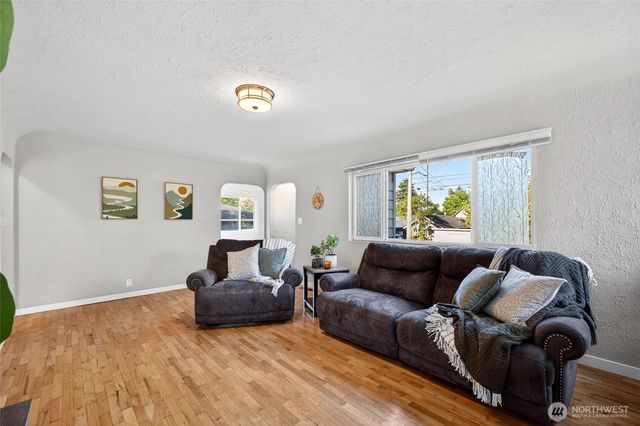 6831 S Yakima Avenue, Tacoma, WA 98408