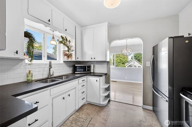 6831 S Yakima Avenue, Tacoma, WA 98408
