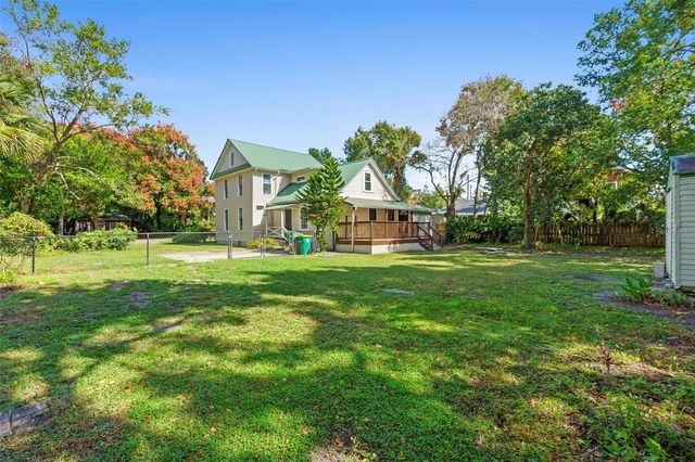 210 W UNIVERSITY AVENUE, Deland, FL 32720