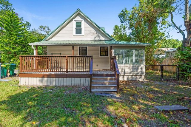 210 W UNIVERSITY AVENUE, Deland, FL 32720