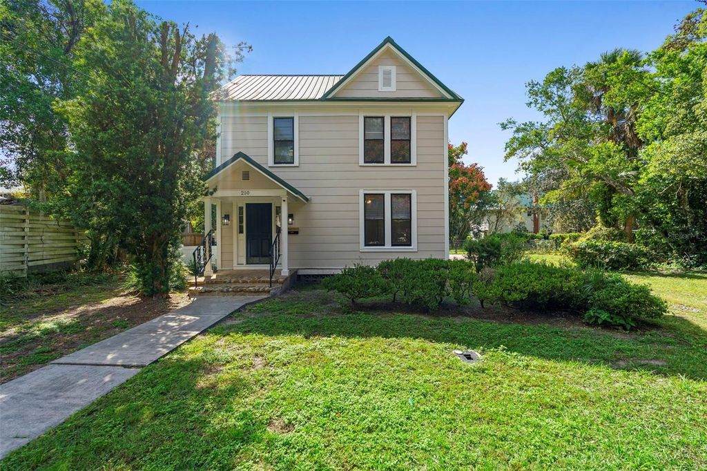 210 W UNIVERSITY AVENUE, Deland, FL 32720