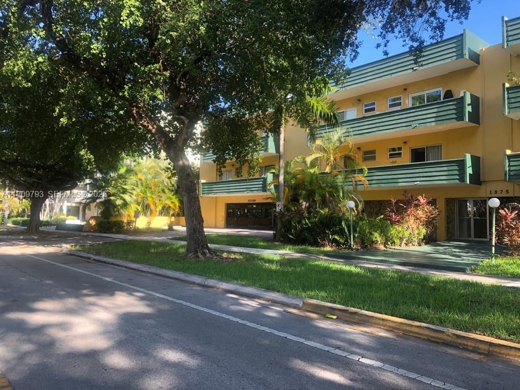 1975 NE 135th Street 2D, North Miami, FL 33181