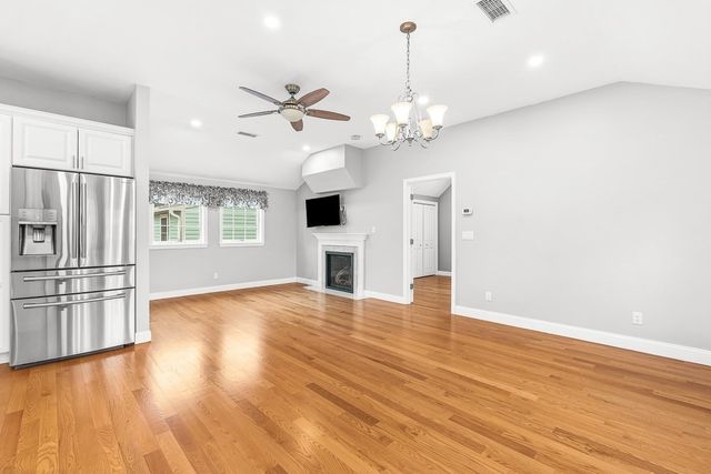 16A Glenwood Ave A, Winchester, MA 01890