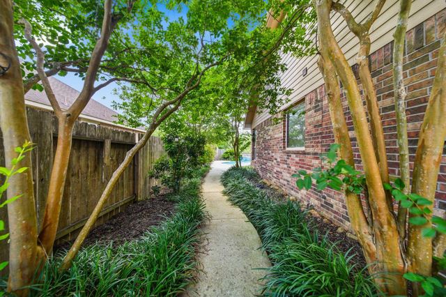 12022 Eagle Ridge Drive, Mont Belvieu, TX 77535