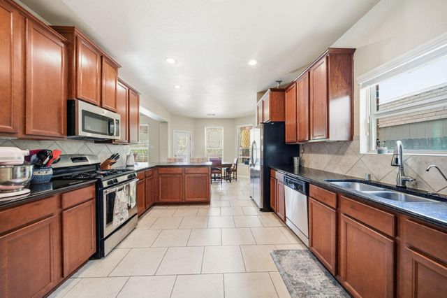 12022 Eagle Ridge Drive, Mont Belvieu, TX 77535