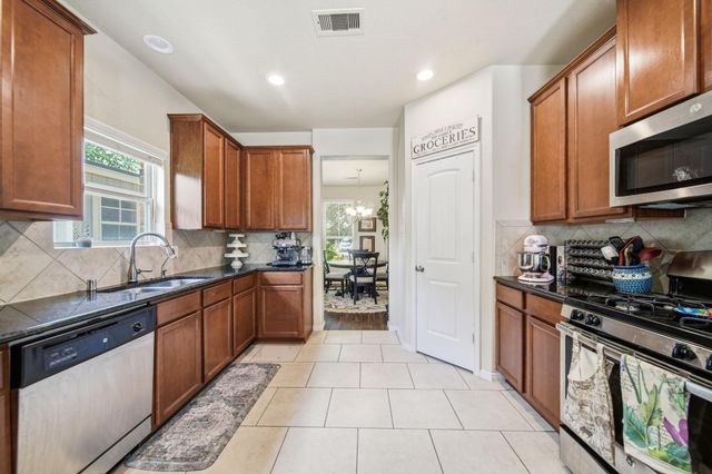 12022 Eagle Ridge Drive, Mont Belvieu, TX 77535