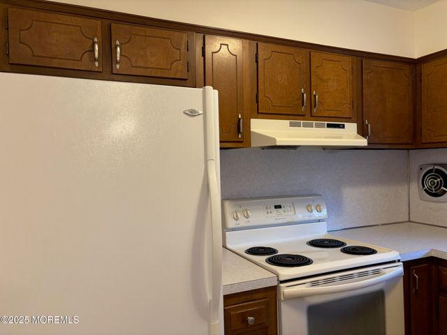 89 Fairway Lane C, Whiting, NJ 08759