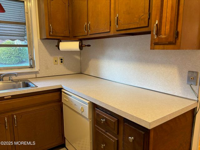 89 Fairway Lane C, Whiting, NJ 08759